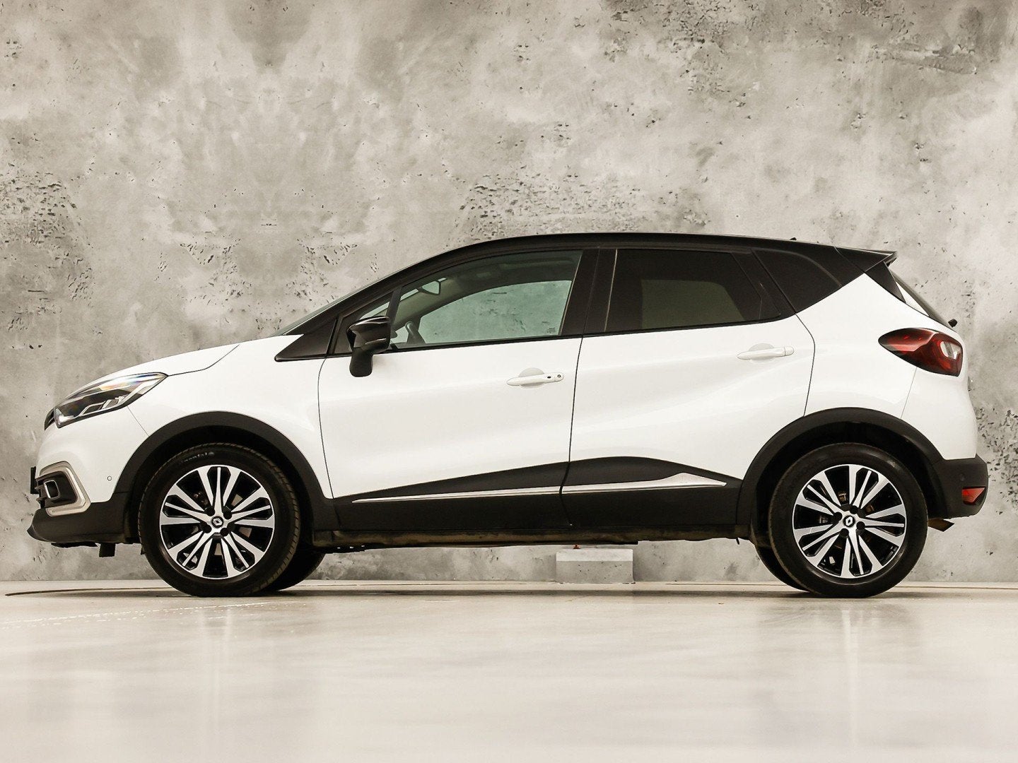 Renault Captur 1.2 TCe Initiale Paris (PANORAMADAK, NAVIGATI, Voorwielaandrijving, 12 maanden, Gebruikt, 4 cilinders