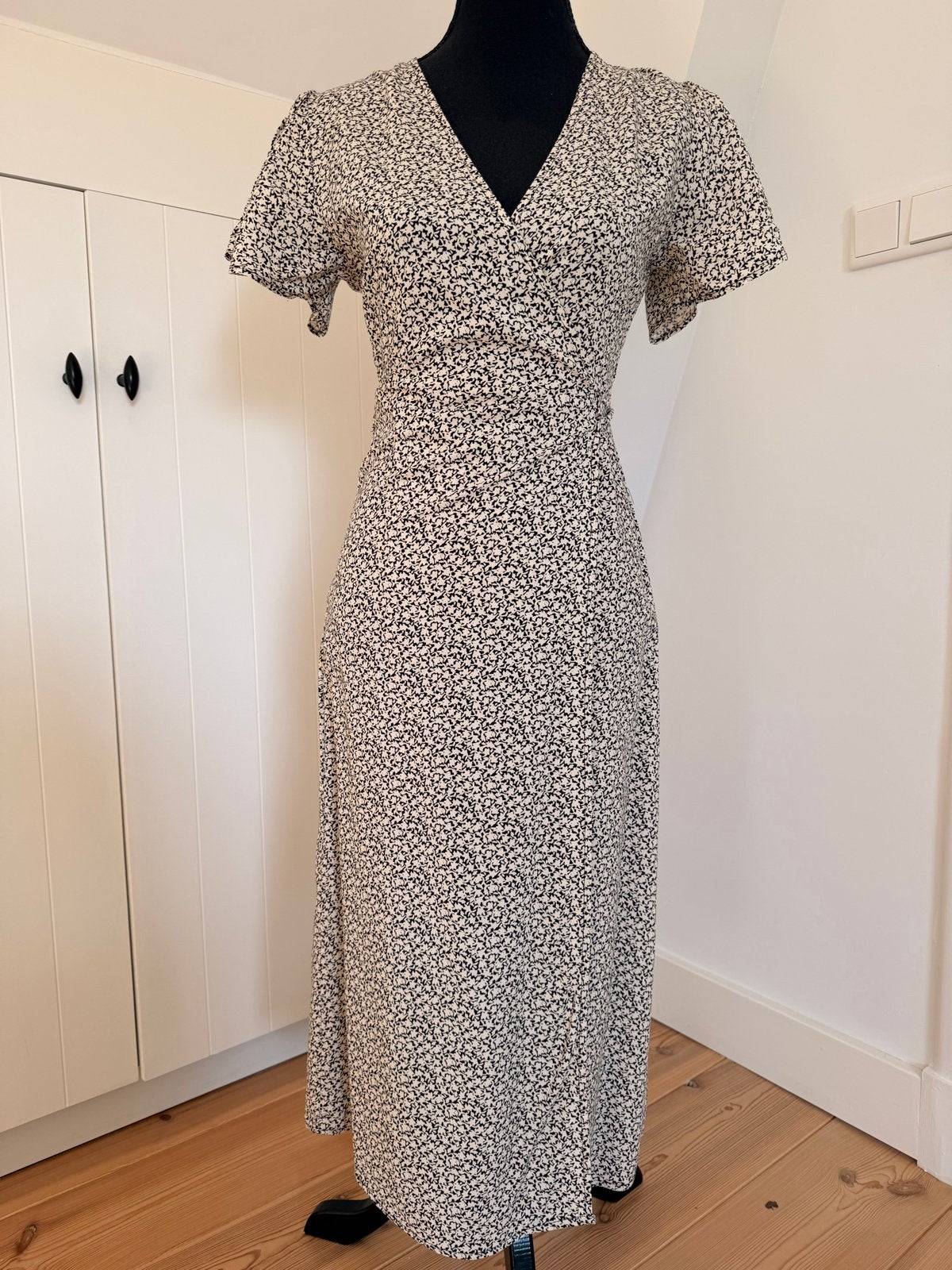 My Jewellery wikkeljurk met bloemenprint XS Nieuw, Kleding | Dames, Nieuw, Ophalen of Verzenden, Maat 34 (XS) of kleiner, Grijs
