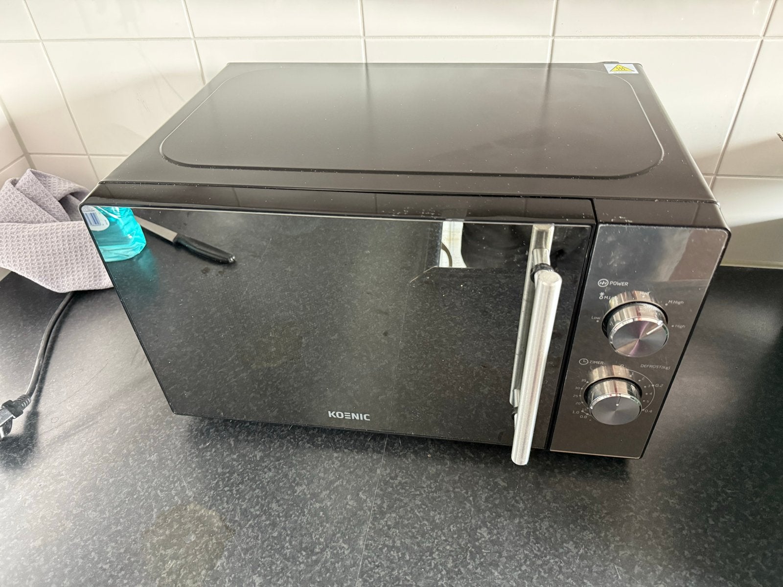 Koenic KMW 1221 B Magnetron - Zo goed als nieuw, Ophalen, Draaiplateau, Magnetron, Zo goed als nieuw