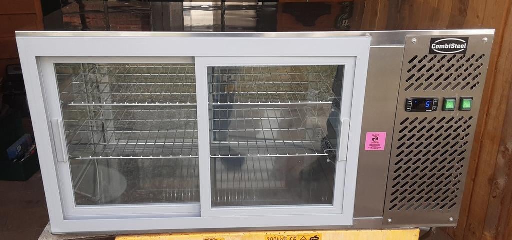 COMBISTEEL  rvs gebaksvitrine  ( 2022), Ophalen