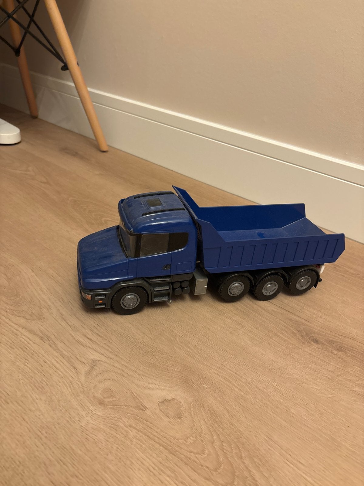 Emek Scania T144G 530 8x2 kipper, Ophalen of Verzenden, Zo goed als nieuw, Bus of Vrachtwagen, Overige merken