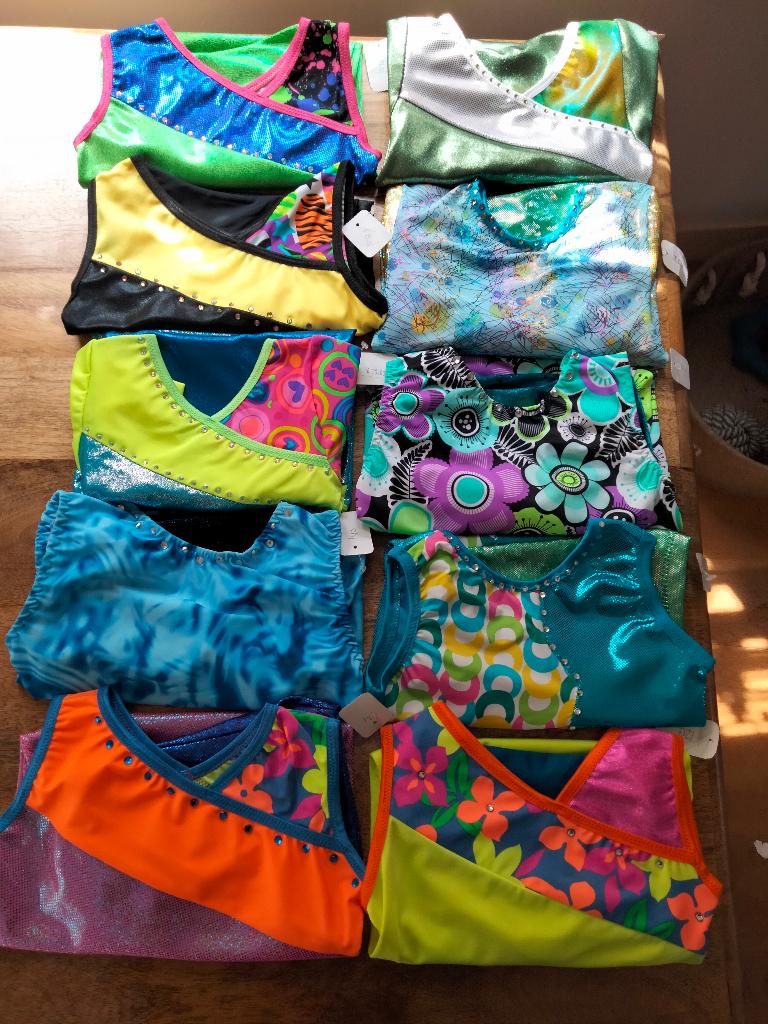 Turnpakjes met turnbroekjes maat 128 Nieuw 10 euro/set (3), Kindermaat 122 t/m 140, Ophalen of Verzenden, Nieuw, Turnpak(je)