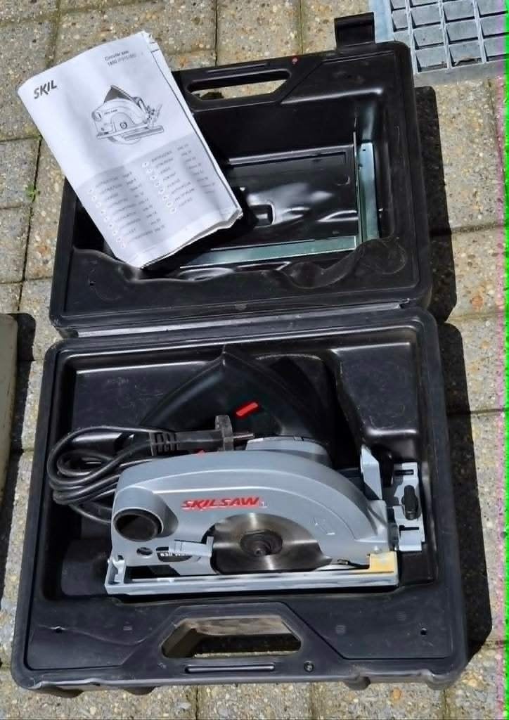 skilsaw cirkelzaag 1850 incl koffer 830watt als nieuw, Cirkelzaag, 600 tot 1200 watt, Zo goed als nieuw, 30 tot 70 mm