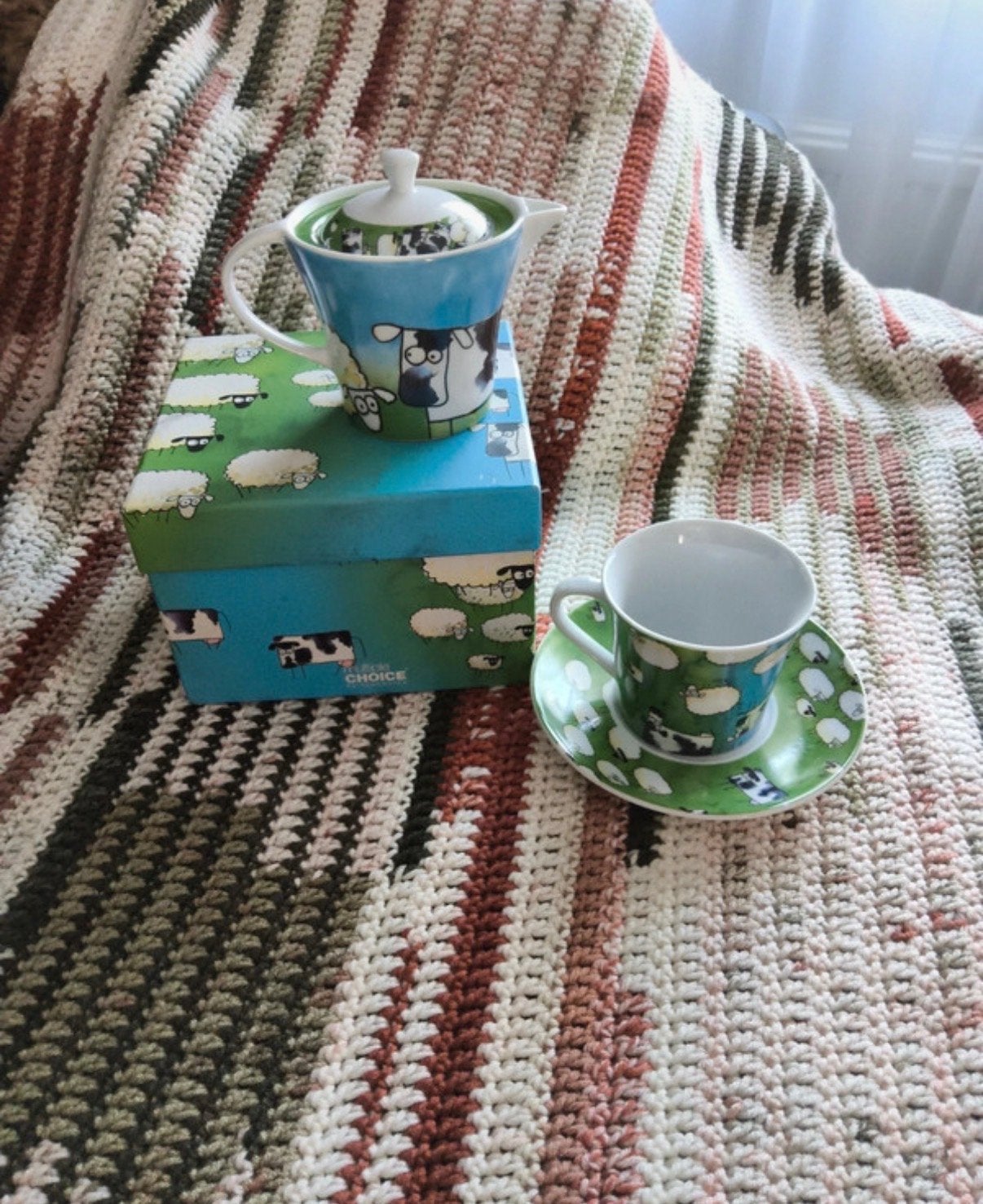 Theepot en kop en schotel met schapen en koeien, Huis en Inrichting, Keuken | Servies, Keramiek, Landelijk/Boerenbont, Ophalen of Verzenden
