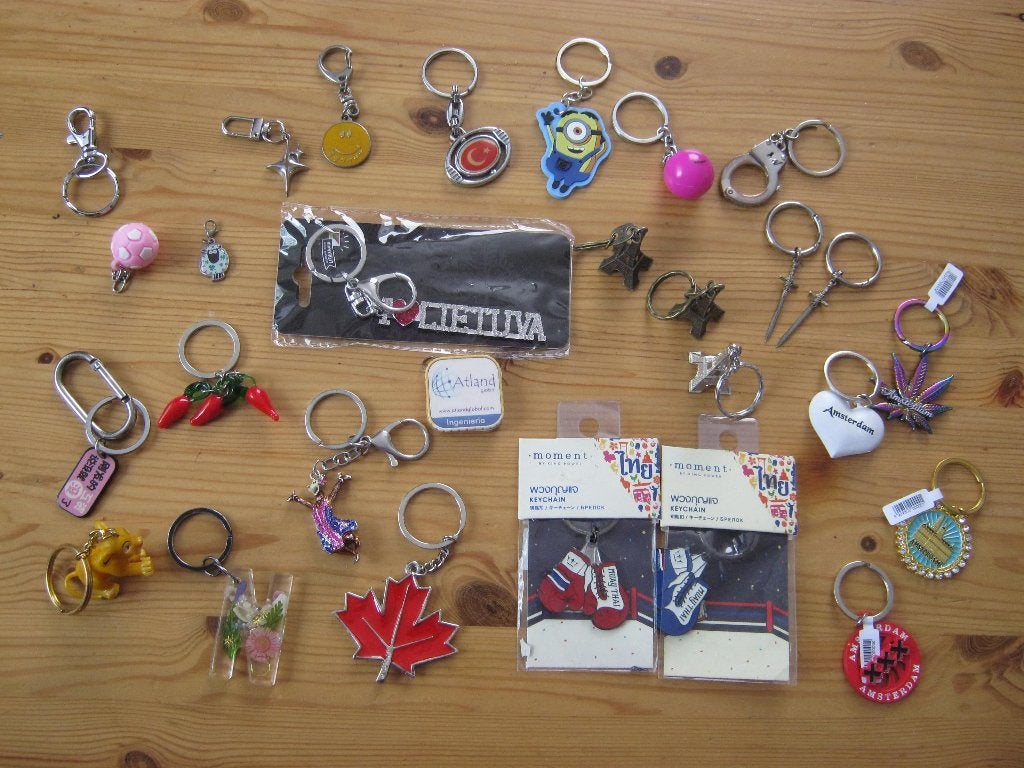 verzameling sleutelhangers nieuwe en oudere 27 stuka, Ophalen of Verzenden, Zo goed als nieuw, Overige typen