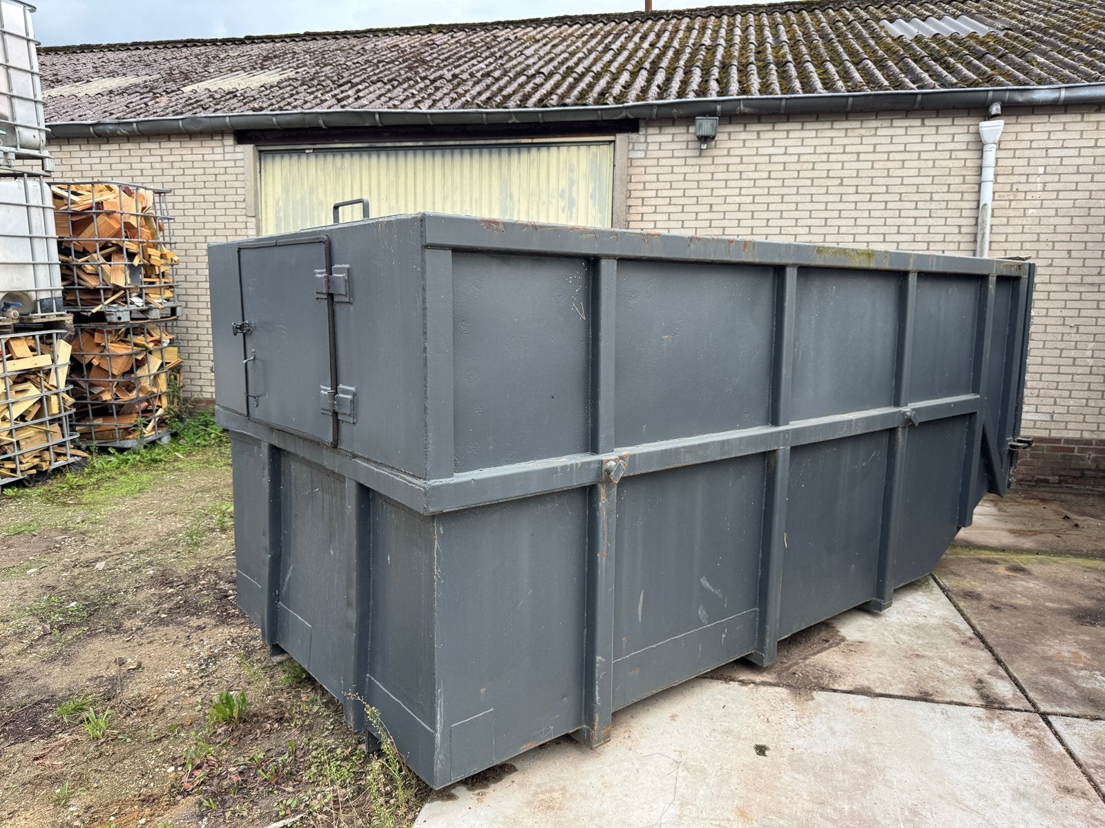 Houtmot portaal container, Ophalen