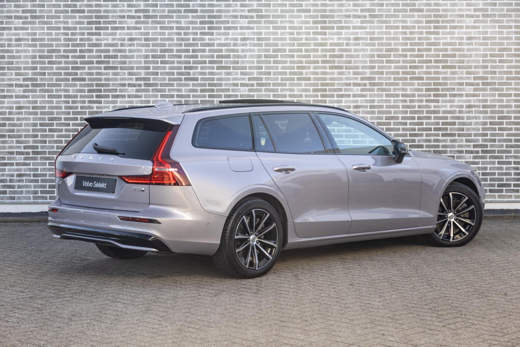 Volvo V60 2.0 T8 Plug-in Hybrid AWD Plus Dark | PHEV Long Ra, Auto's, Stof, Gebruikt, Euro 6, 4 cilinders