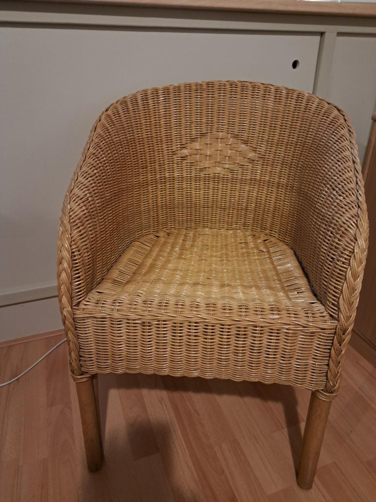 Rotan stoel met armleuningen en stoffen stoel met wieltjes, Ophalen, Gebruikt, Twee, Overige kleuren