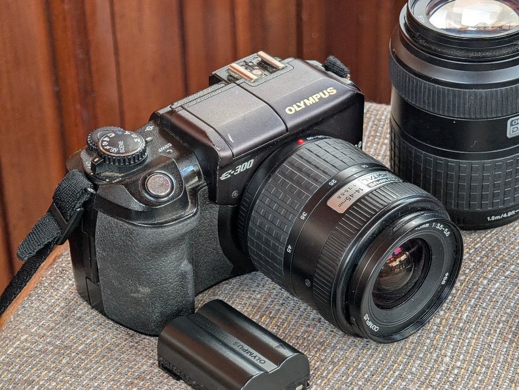 Olympus E-300 KODAK CCD sensor + 2 Lenzen, Gebruikt, Spiegelreflex, Verzenden, Accu