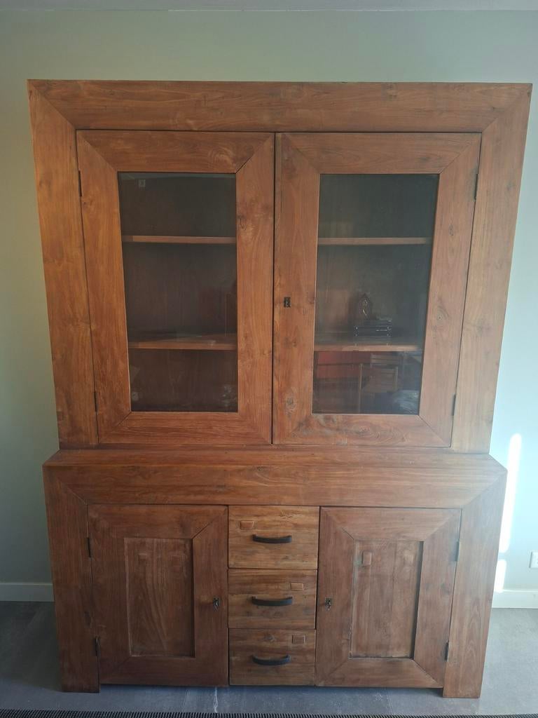 Robuuste teakhouten buffetkast met vitrine en lades, Huis en Inrichting, Ophalen, Gebruikt, Landelijk, Koloniaal, 200 cm of meer