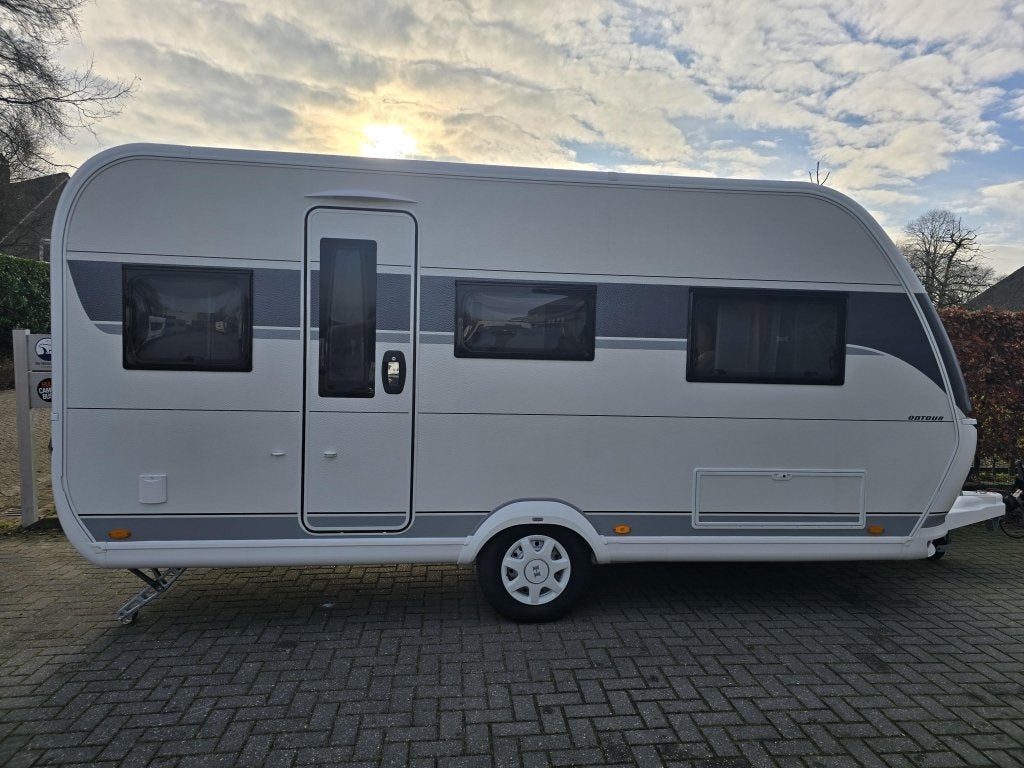 Hobby On Tour 460 DL met 1500 kg as! NIEUW!, Caravans en Kamperen, Hobby, Schokbreker, Bedrijf, Treinzit