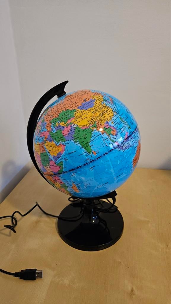 Wereldbol 30cm met verlichting, Huis en Inrichting, Woonaccessoires | Wereldbollen, Ophalen of Verzenden
