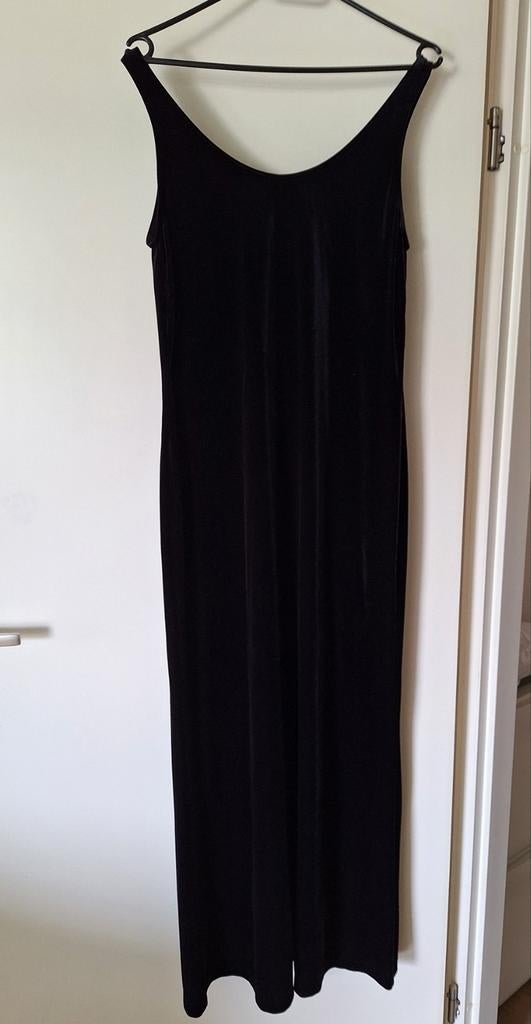 Zwarte lange jurk (40), Zwart, Copines, Zo goed als nieuw, Onder de knie