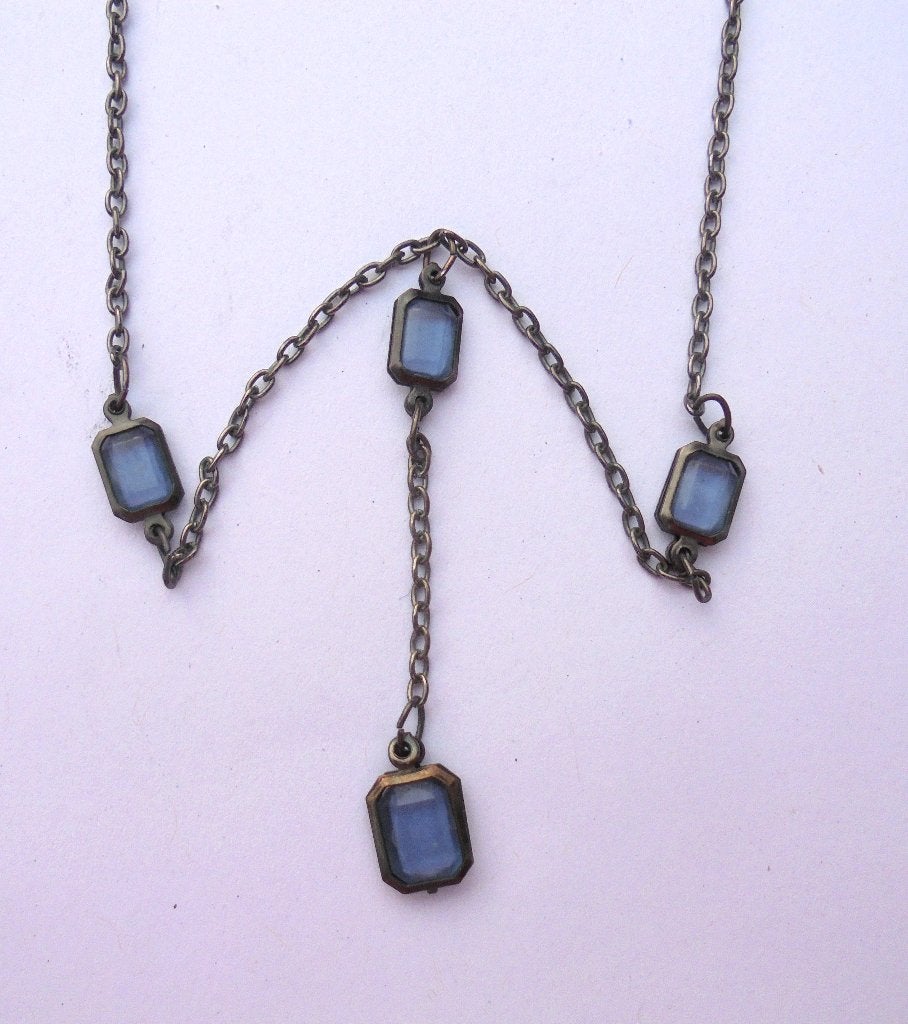 Zilverkleurige ketting met lichtblauwe facet geslepen stenen, Met kristal, Overige materialen, Gebruikt, Blauw