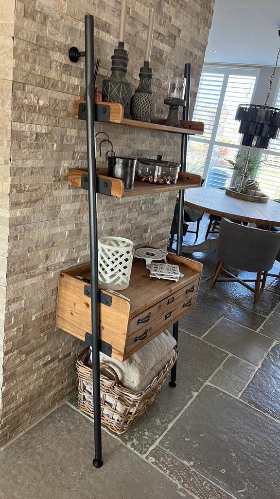 Muur kast, Huis en Inrichting, Woonaccessoires | Wandplanken en Boekenplanken, Zo goed als nieuw, Ophalen