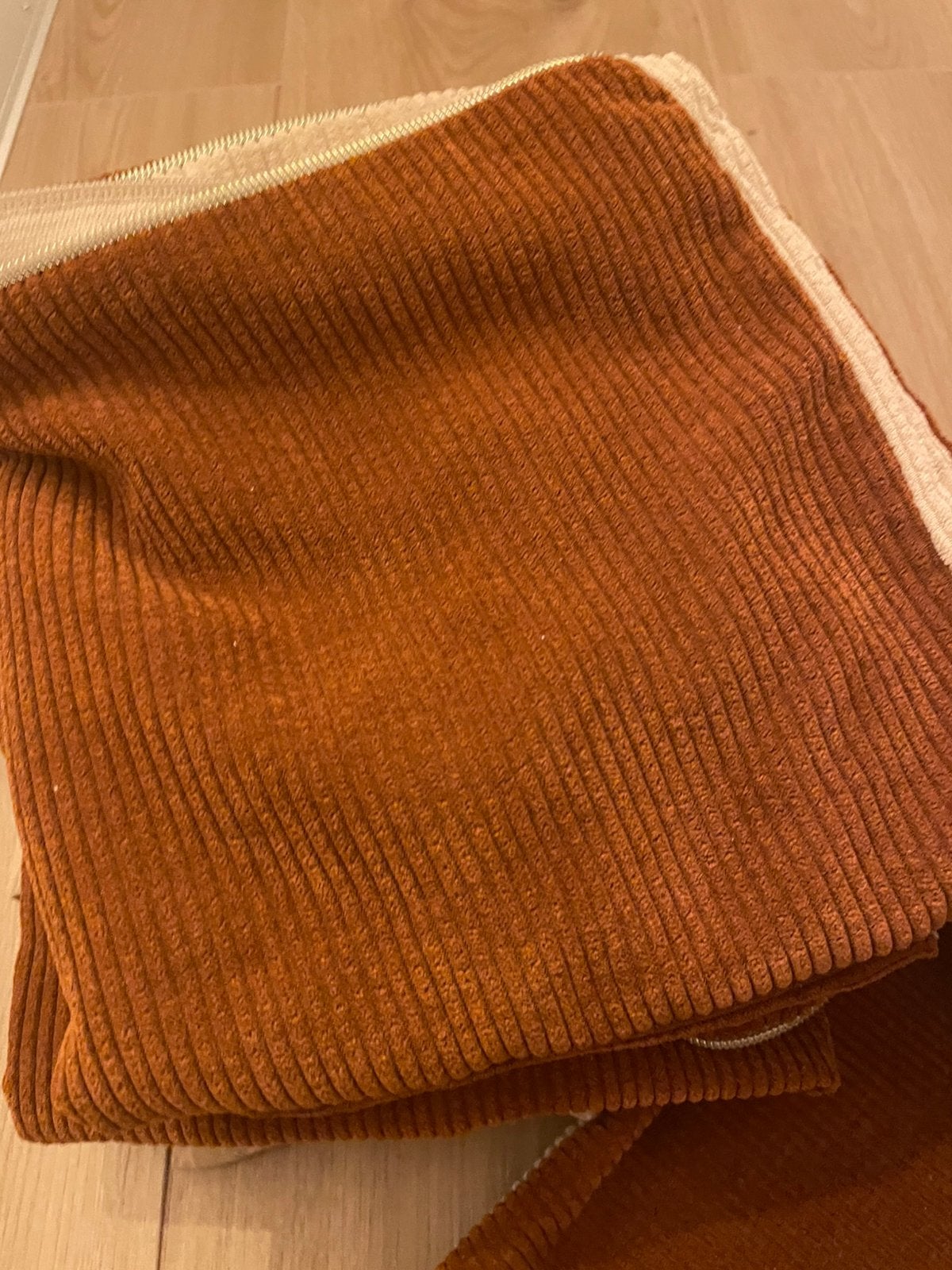 bruin met wit kussenslopen., Ophalen of Verzenden, Zo goed als nieuw, Rechthoekig