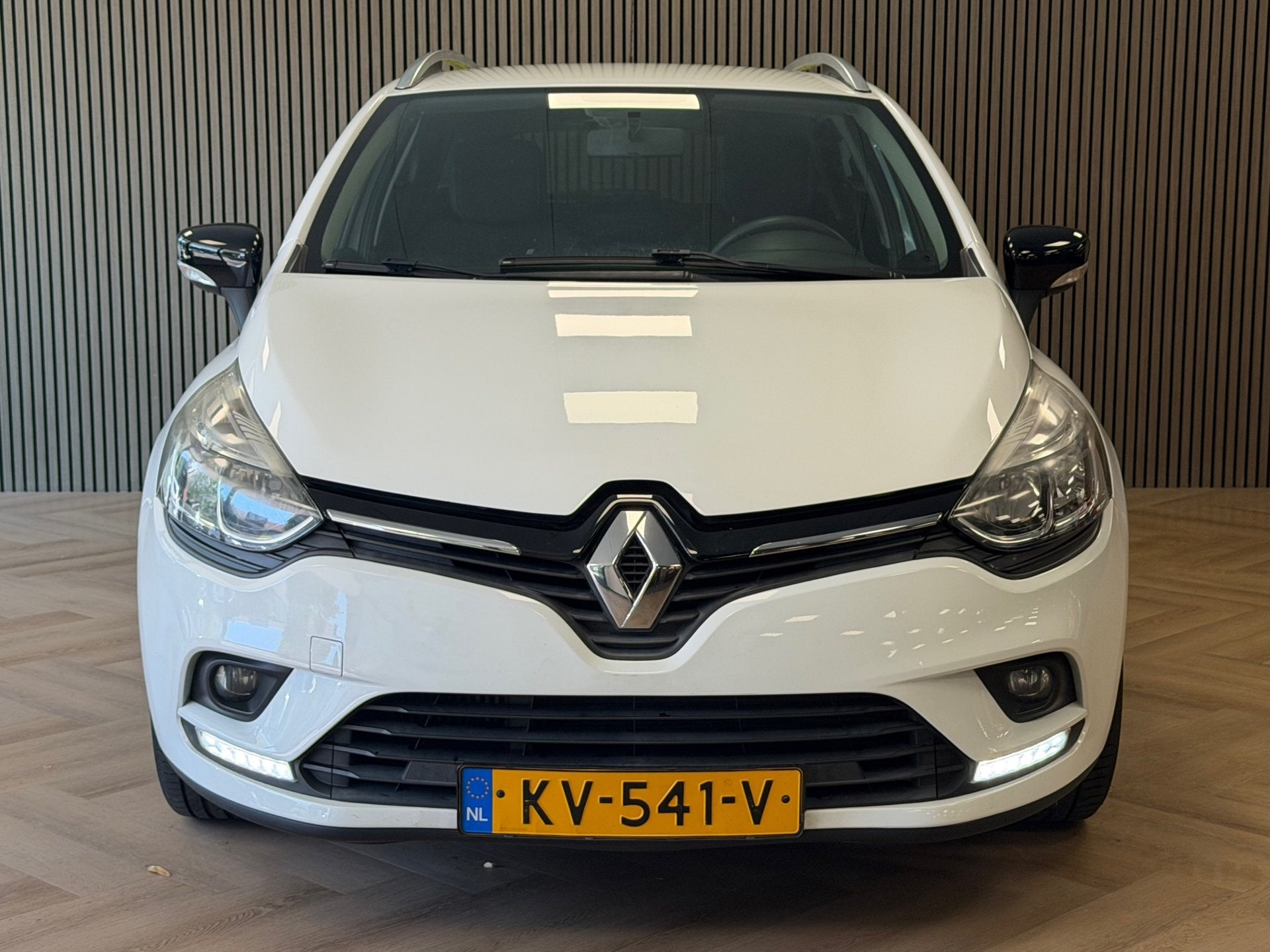 Renault Clio Estate 0.9 TCe Limited AIRCO NAVIGATIE PDC CRUI, 898 cc, Gebruikt, Euro 6, 580 kg
