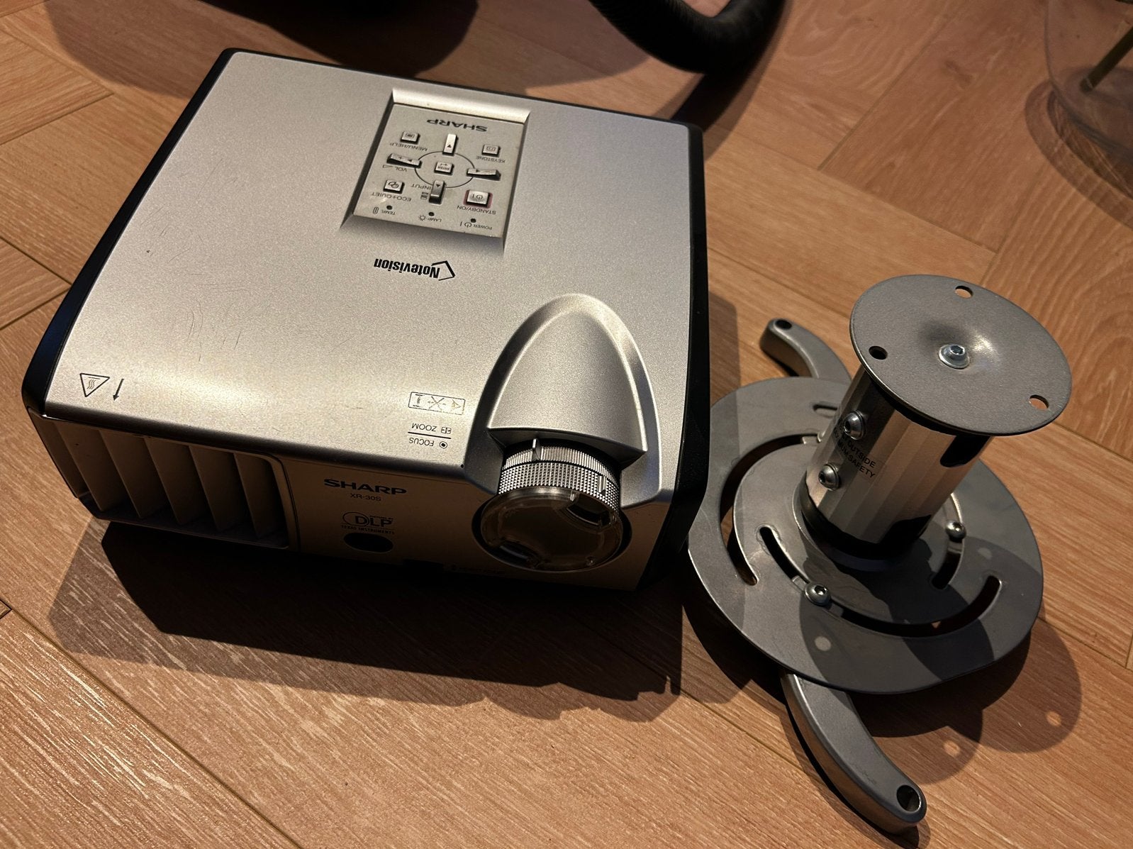 Sharp Notecision Beamer met plafondbeugel, Ophalen of Verzenden, Gebruikt, DLP, HD (720)