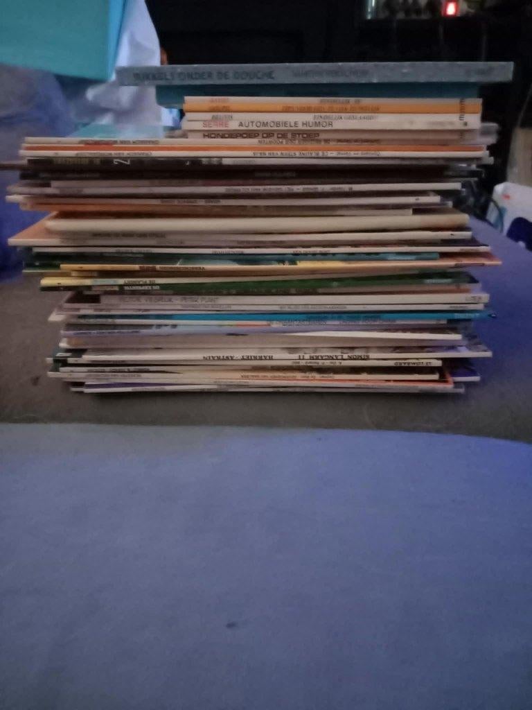 50x verschillende strips 20 euro weg is weg, Eén stripboek, Ophalen of Verzenden, Gelezen