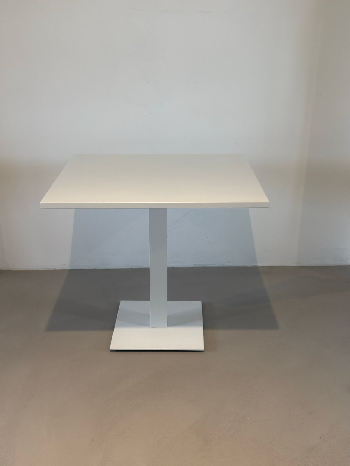 Witte vierkante tafel alluminium onderstel 80x70cm, Ophalen of Verzenden, Gebruikt