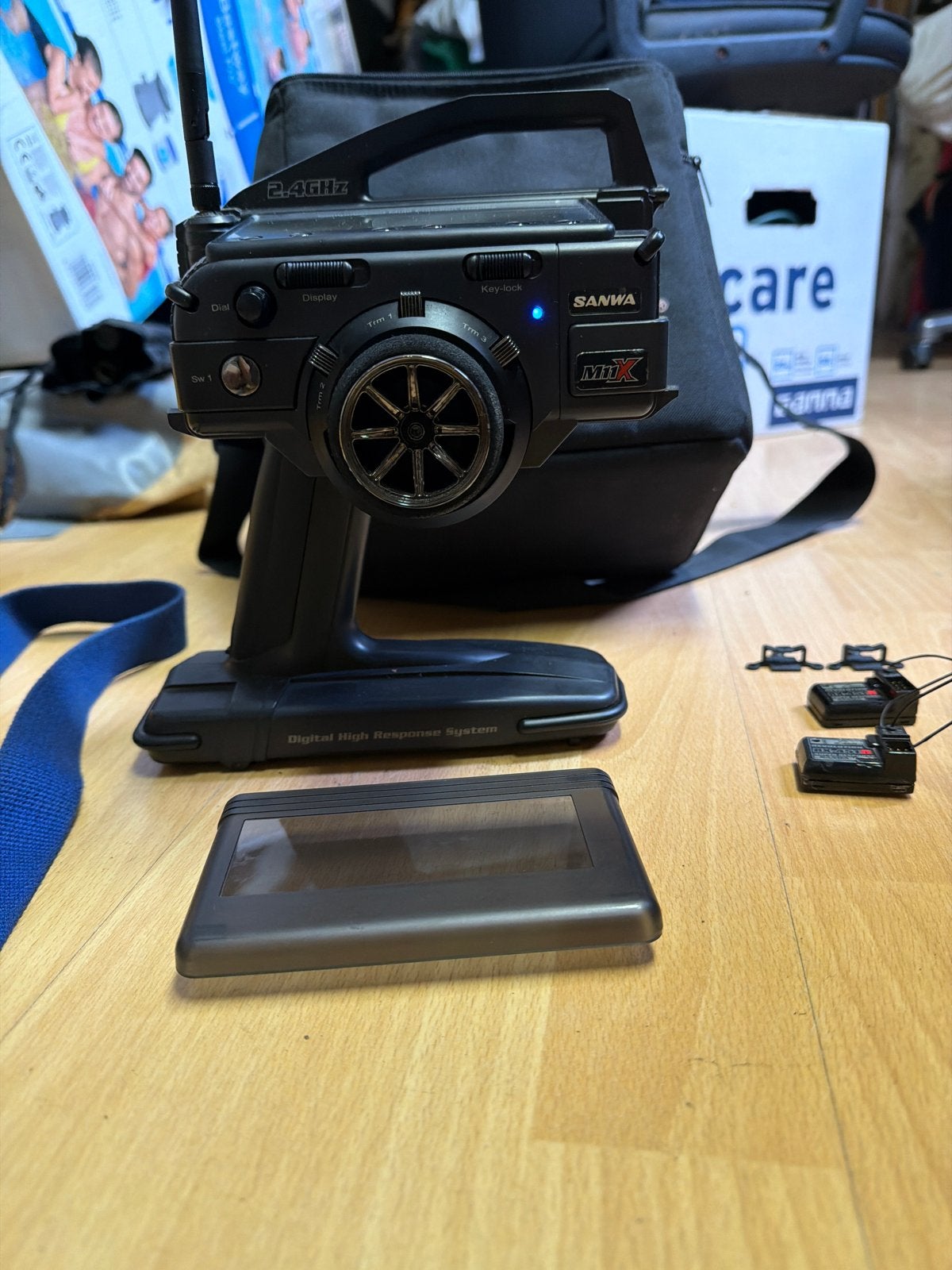 Sanwa M11X afstandsbediening met ontvangers en tas, Ophalen, Overige typen, Zo goed als nieuw, Onderdeel