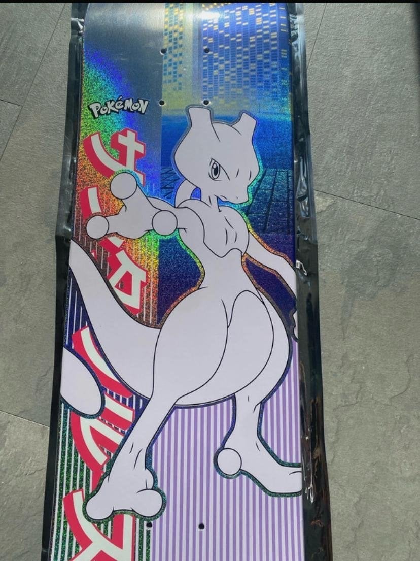 Santa Cruz x Pokémon Mewtwo Skateboard Deck Nieuw, Ophalen of Verzenden, Nieuw, Skateboard