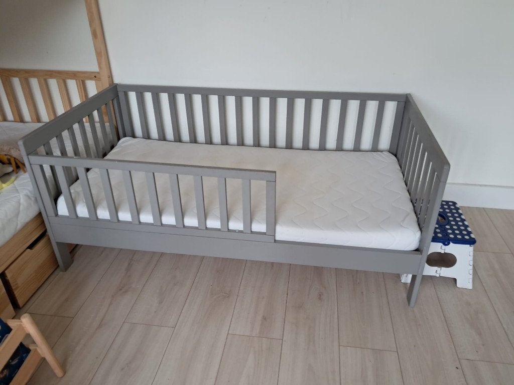 Petite Amelie Kinderbed 'Plume' grijs zonder lade, Kinderen en Baby's, Kinderkamer | Bedden, Ophalen, Gebruikt, 70 tot 85 cm, 140 tot 160 cm