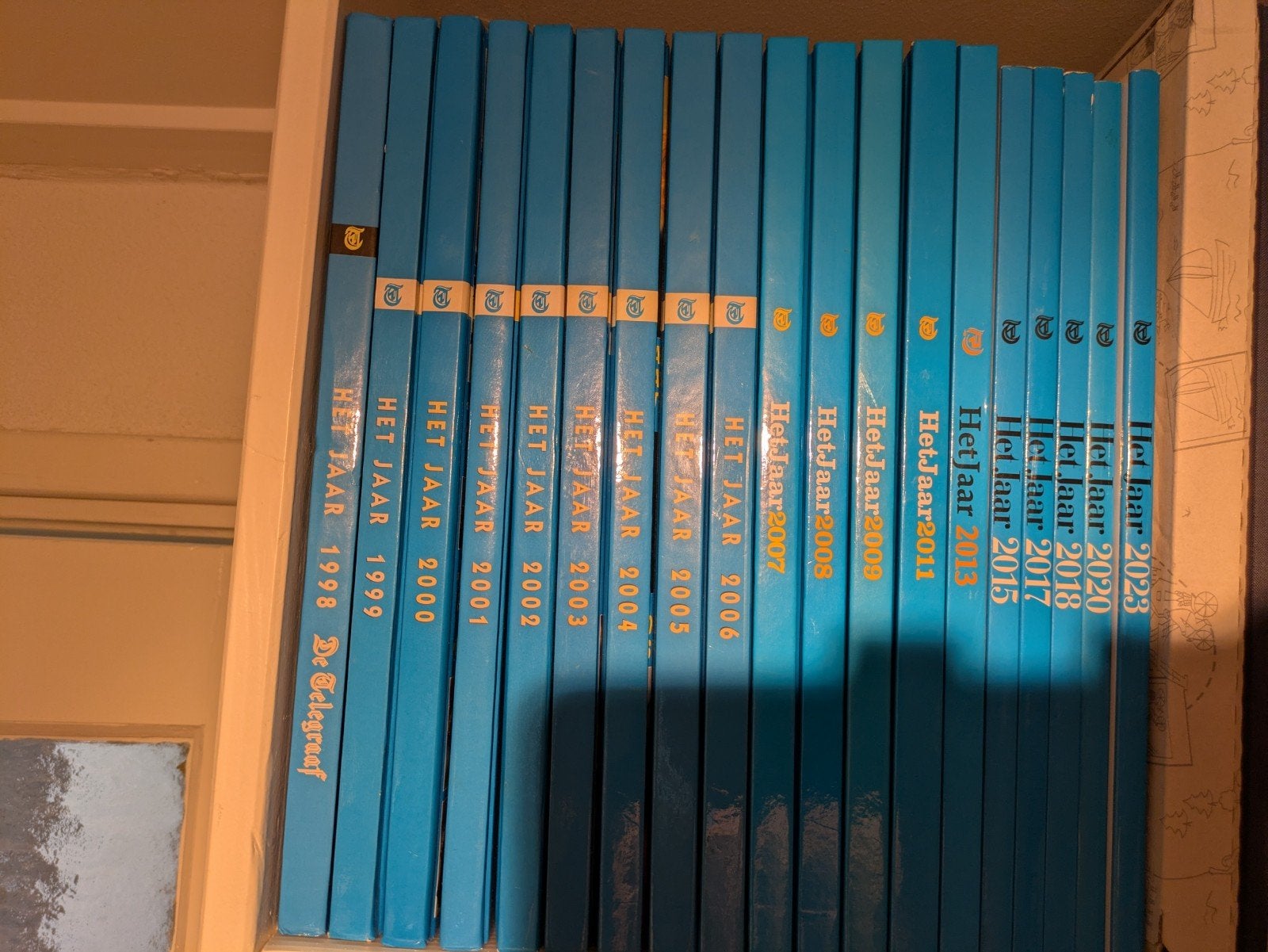 Jaarboeken Telegraaf leuk voor je kleinkids geboortejaar., Boeken, Ophalen, Zo goed als nieuw, Krant