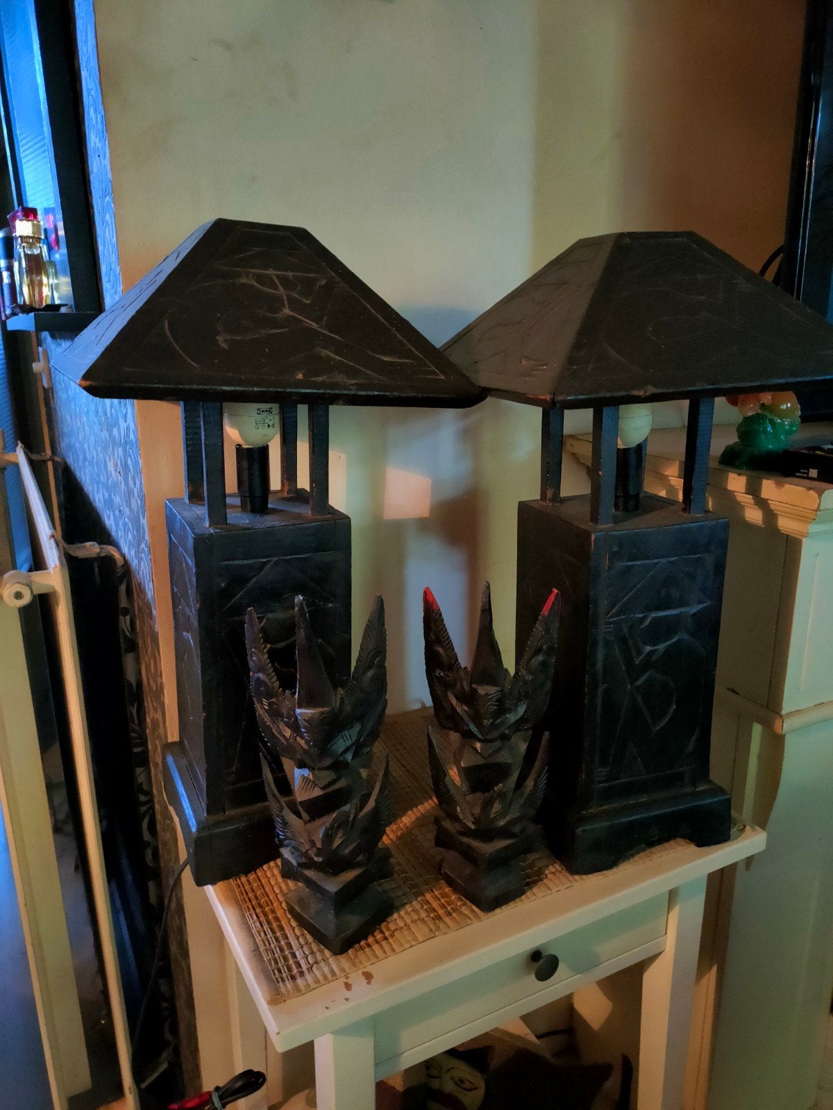 2 Houten Indonesische Lampen met Gratis Beeldjes, Ophalen of Verzenden