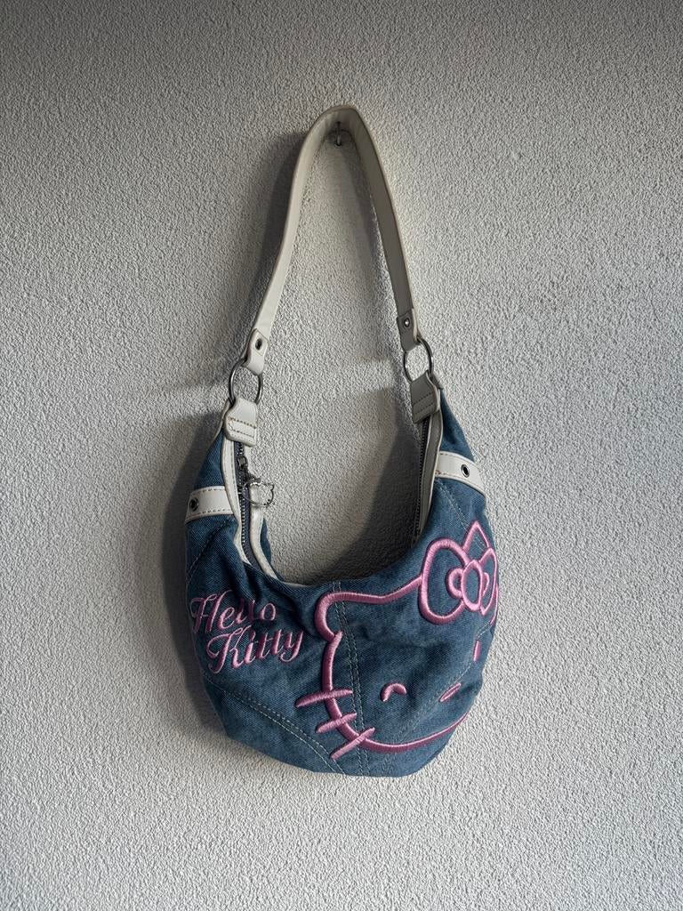 Bershka x Hello Kitty Y2K denim schouder tasje, Sieraden, Tassen en Uiterlijk, Tassen | Damestassen, Hello Kitty, Schoudertasje