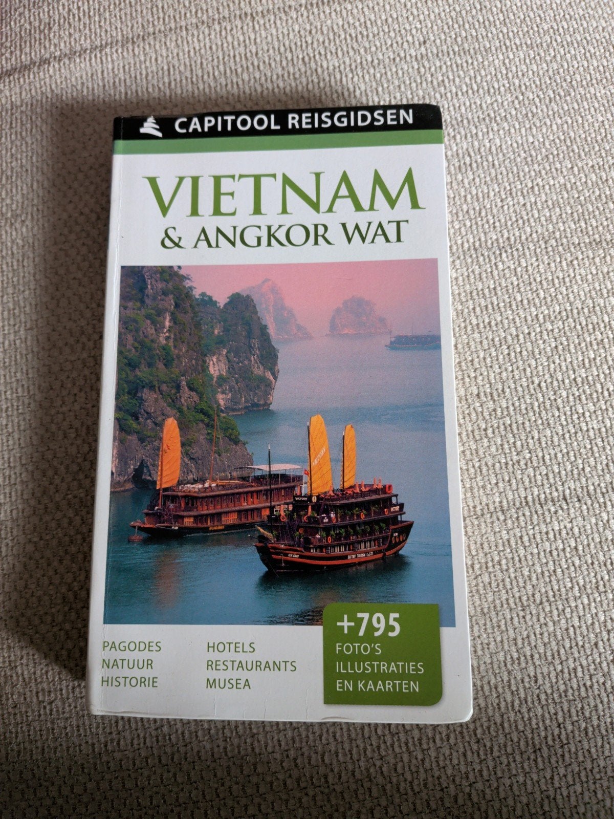 Capitool Reisgids Vietnam & Angkor Wat - Gelezen, Gelezen, Capitool, Ophalen of Verzenden, Reisgids of -boek