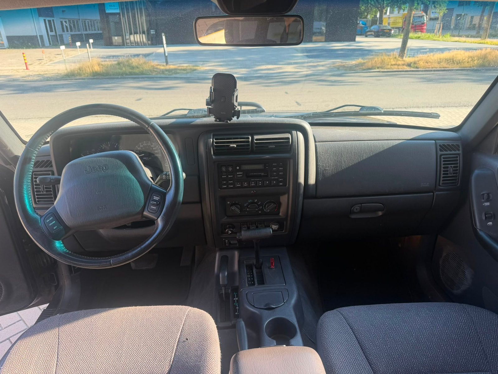‼️JEEP CHEROKEE 4.0 6/CILINDER OFFROAD 180PK YOUNGTIMER ‼️, Automaat, 4000 cc, Blauw, Leder en Stof