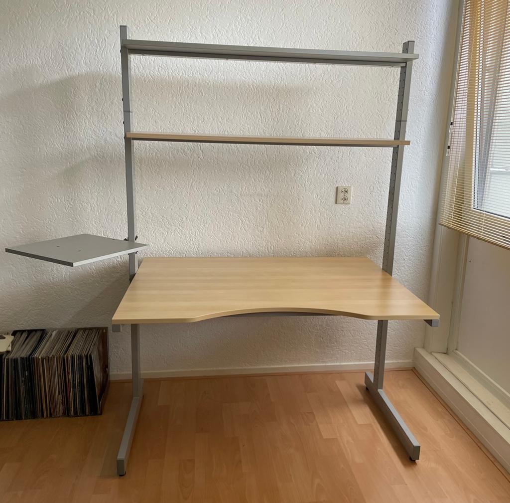 Verstelbaar bureau | IKEA jerker, Ophalen, In hoogte verstelbaar, Zo goed als nieuw, IKEA