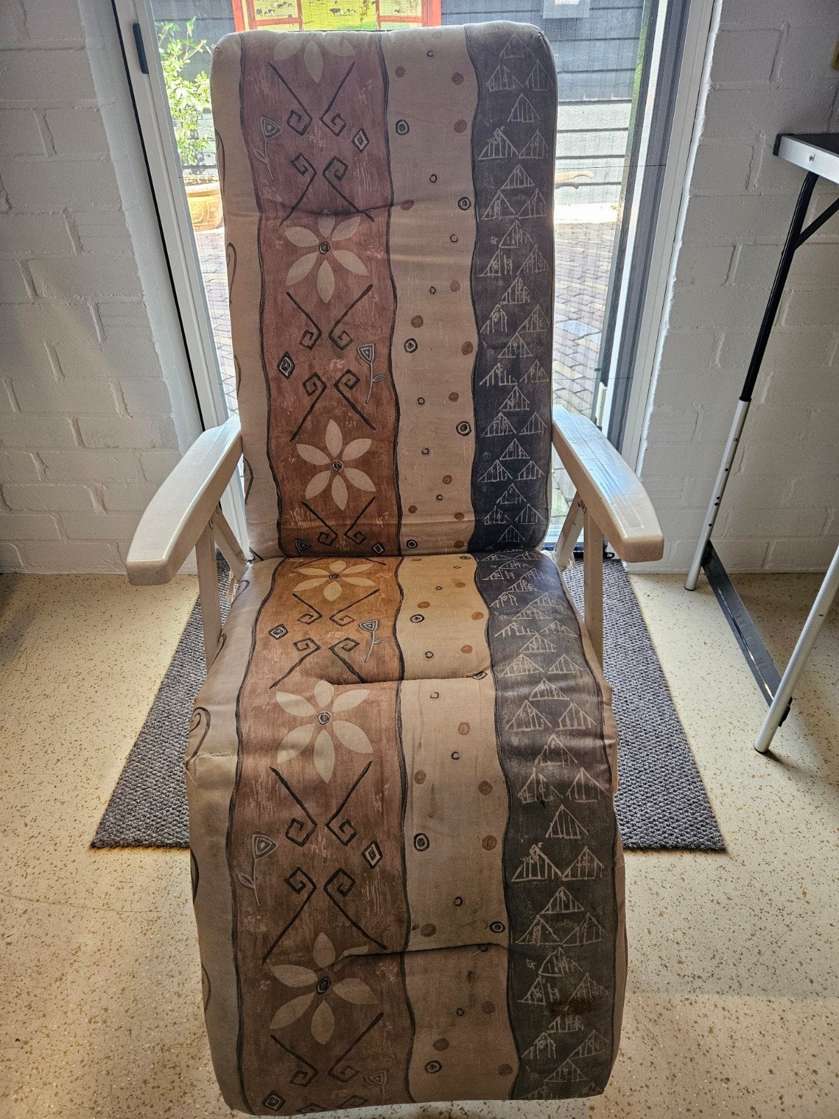 verstelbare ligstoel met heerlijk dik kussen., Tuin en Terras, Ligbedden, Ophalen, Kunststof