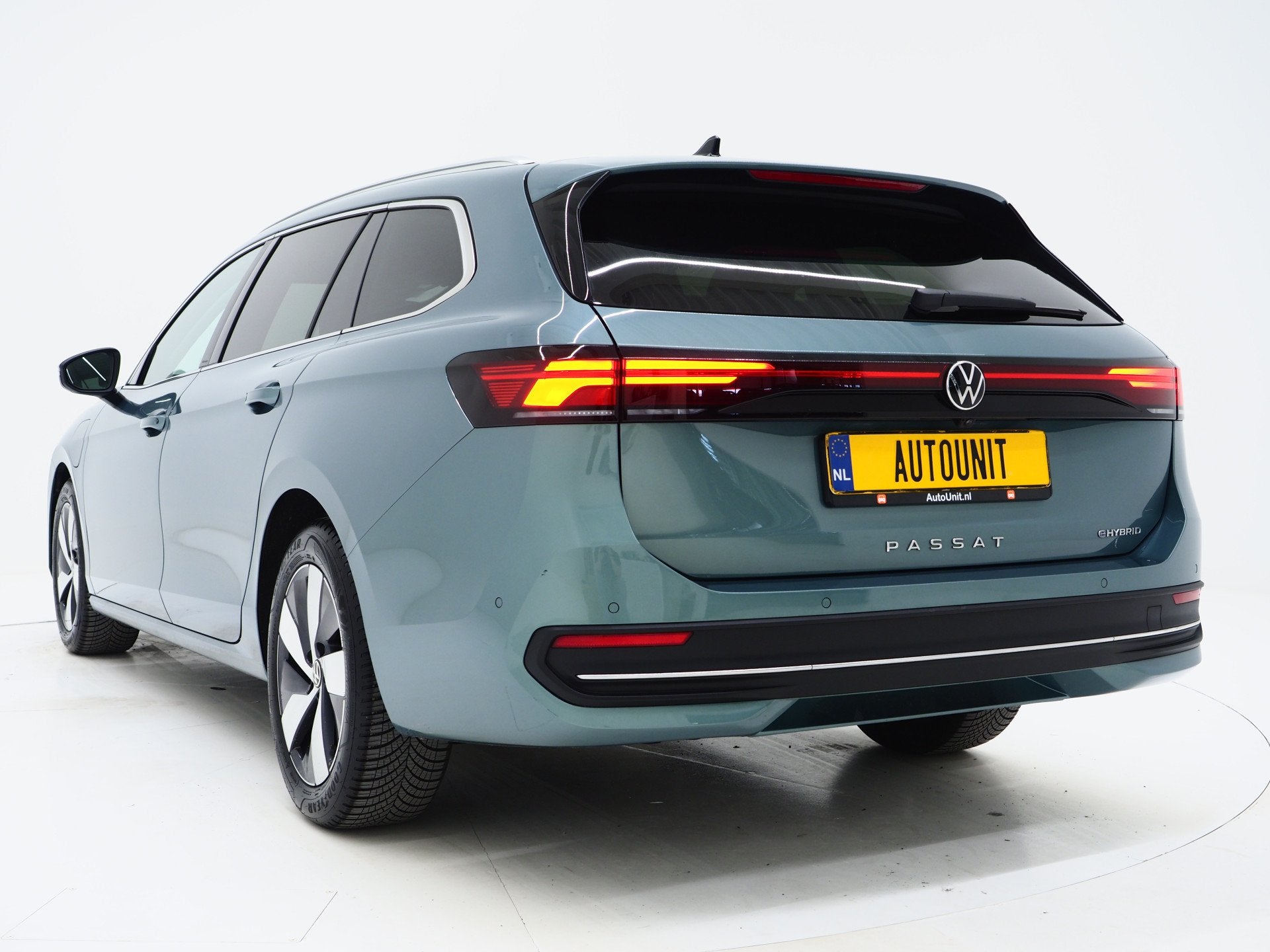 Volkswagen Passat Variant 1.5 eHybrid 204PK | Leder/Alcantar, 4 cilinders, Plug-in hybride, Automatische klimaatregeling, Geïmporteerd
