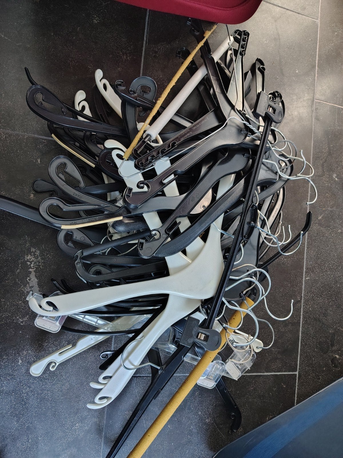 Gratis diverse soorten kledinghangers, Ophalen of Verzenden, Gebruikt, Kunststof, Volwassenen
