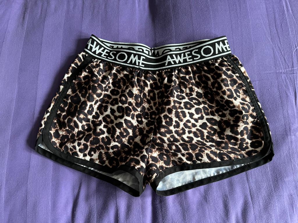 Short meisje (zwembroek) panterprint mt 140 GRATIS, Meisje, Ophalen of Verzenden, Zo goed als nieuw, Maat 140