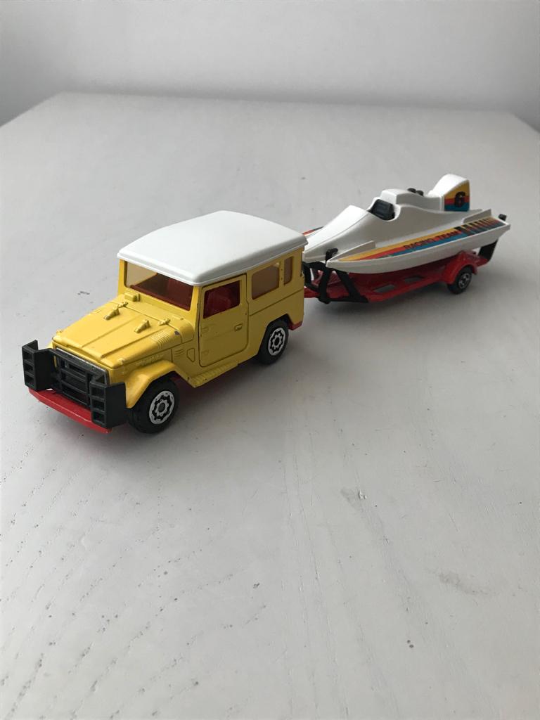 Majorette Toyota Land Cruiser met speedboat 1:36, Ophalen of Verzenden, Gebruikt, Auto, Overige merken