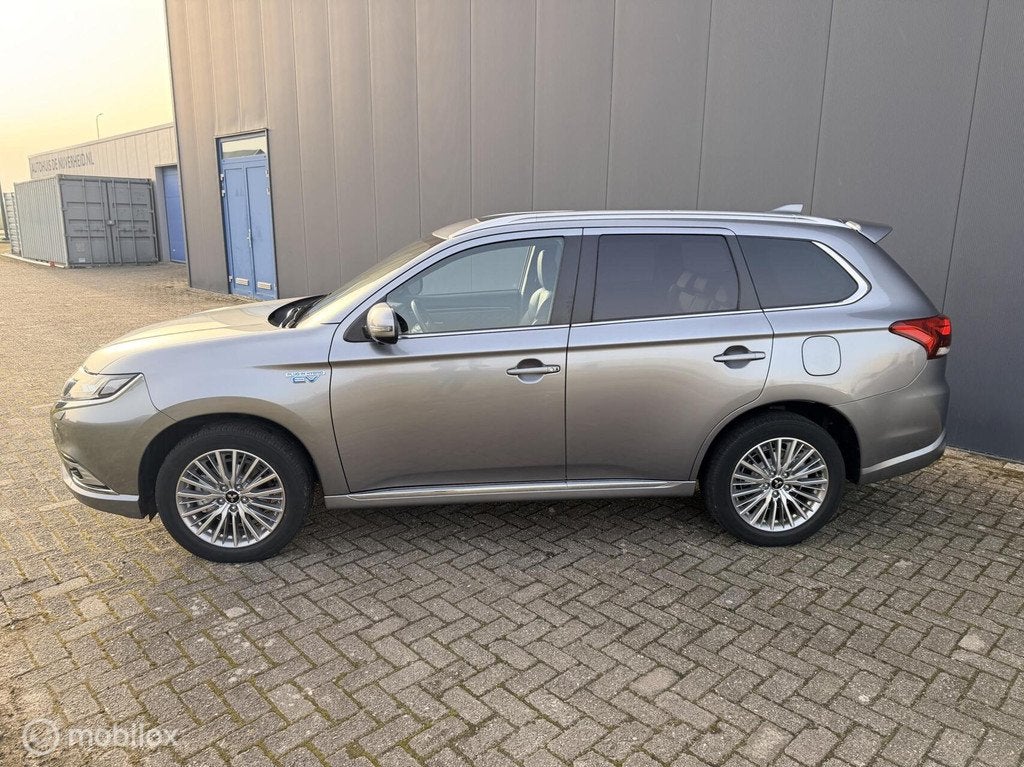 Mitsubishi Outlander 2.4 PHEV Instyle, Auto's, Mitsubishi, 12 maanden, 135 pk, Euro 6, 4 cilinders