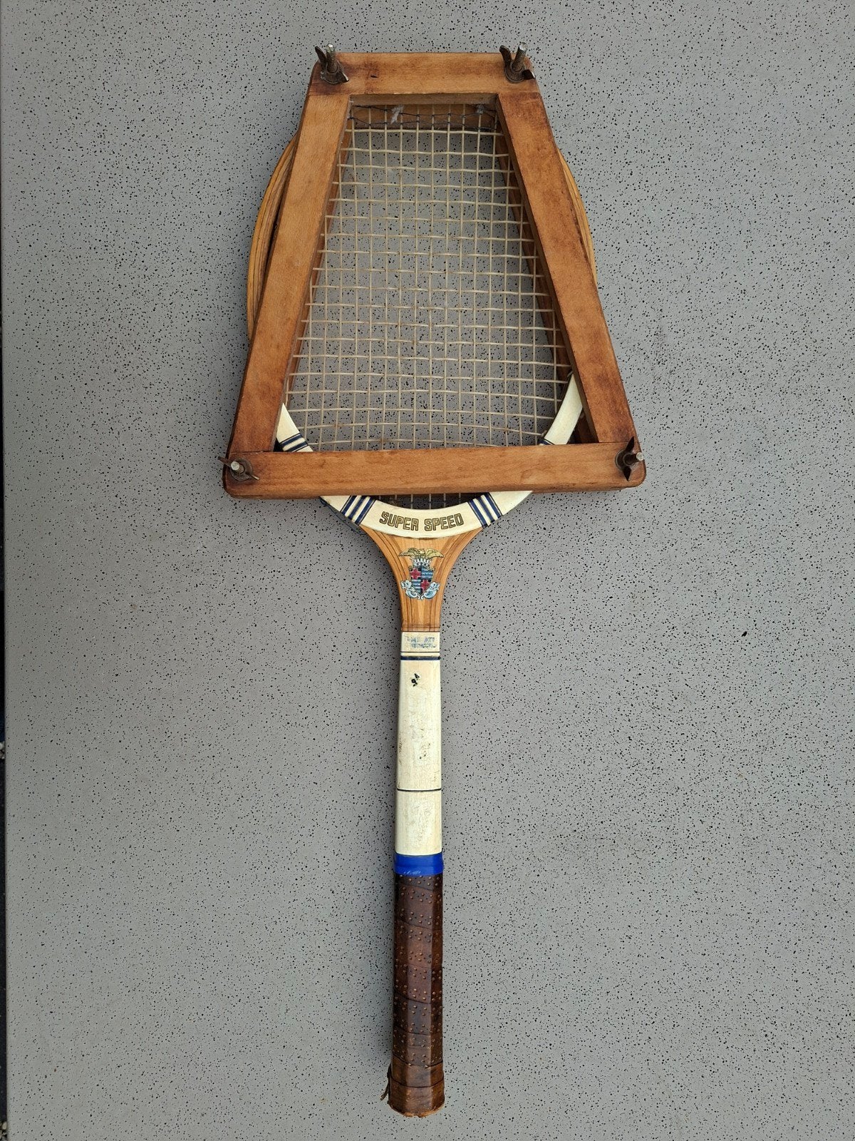 Vintage houten tennisracket met pers., Ophalen, Gebruikt, Racket, Overige merken