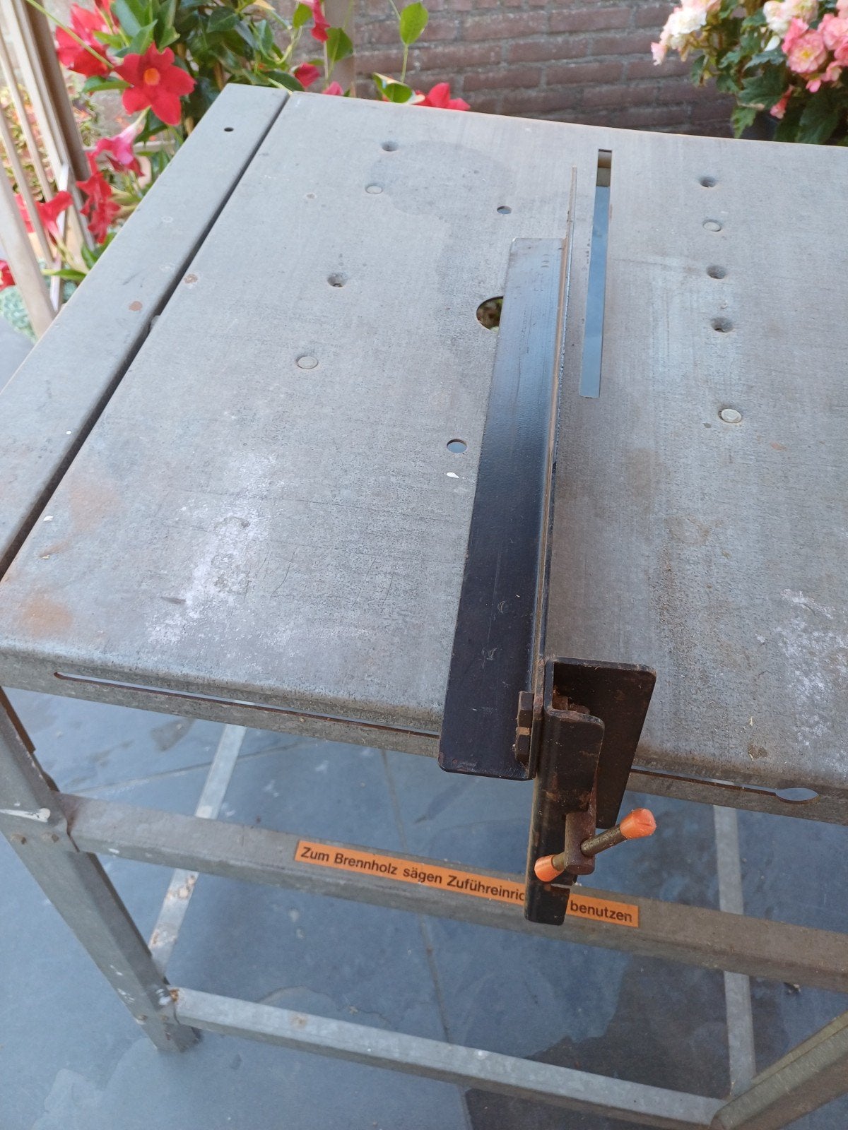 IJzeren Zaagtafel met Einhell Afkortzaag 750W, Ophalen, Gebruikt, Afkortzaag, 600 tot 1200 watt