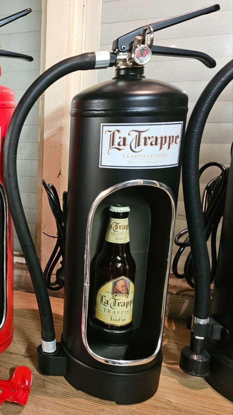 Mooie LA TRAPPE brandblusser met ledverlichting, Ophalen of Verzenden, Nieuw, Reclamebord, Plaat of Schild, La Trappe