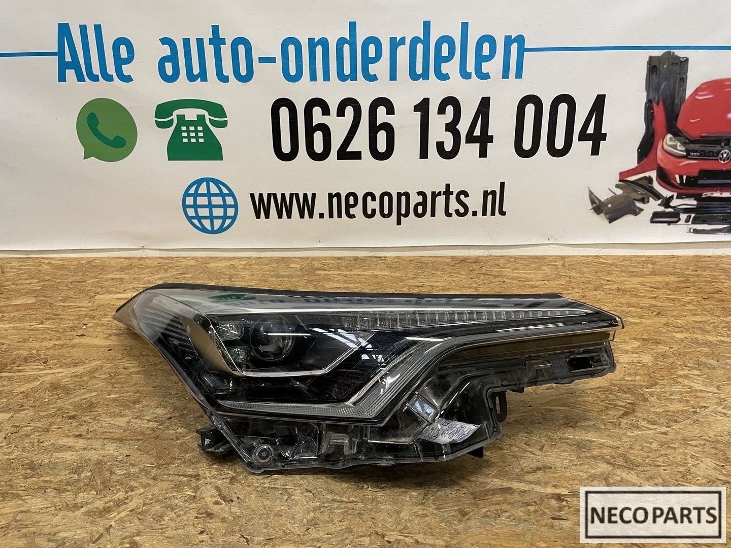 TOYOTA C-HR CHR FULL LED KOPLAMP RECHTS 81110-F4170-00, Gebruikt, -, -, Ophalen of Verzenden