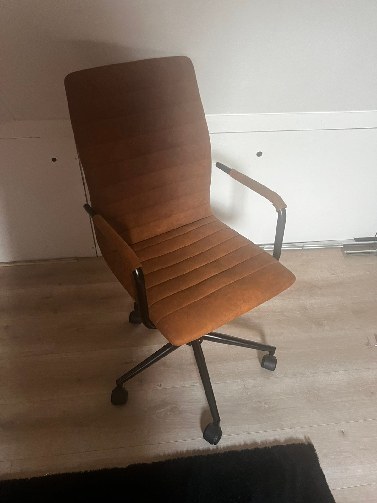 Bureaustoel cognac/roestbruin – draaibaar met wielen, Ophalen, Zo goed als nieuw, Bruin, Bureaustoel