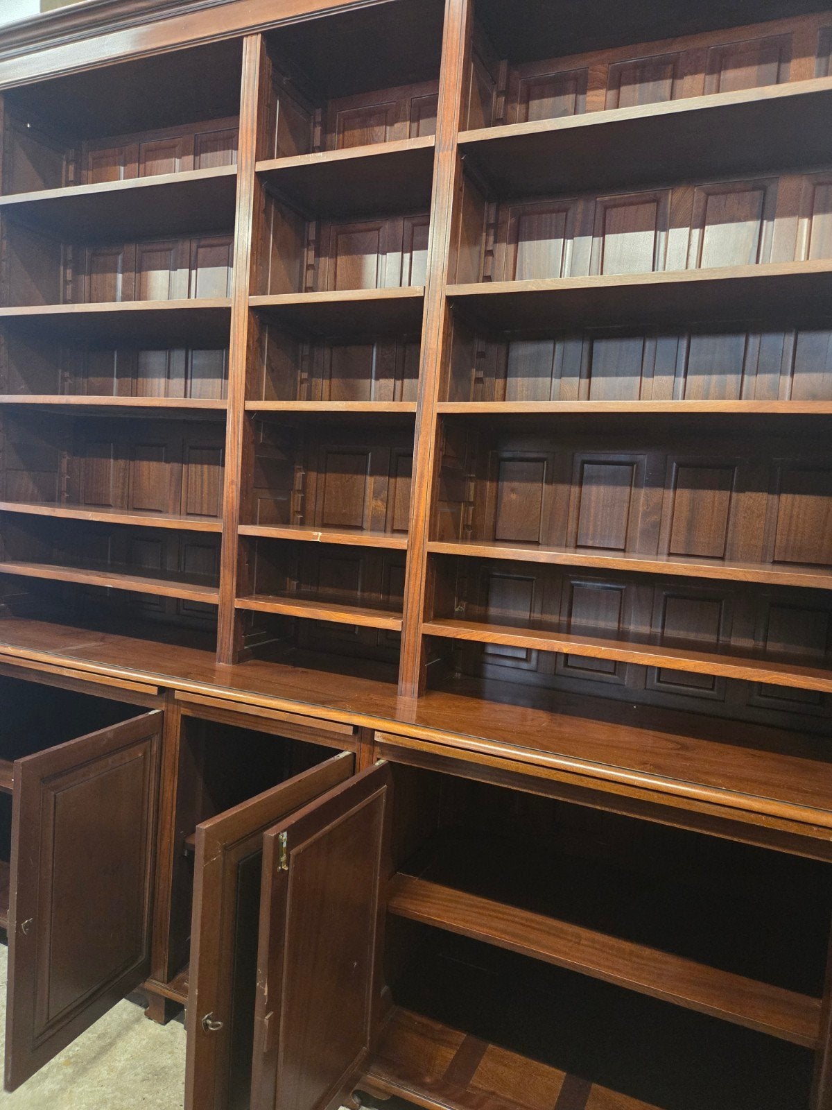 Foto 5 van prachtige luxe XXL  boekenkast ~ bibliotheekkast ~ wandkast