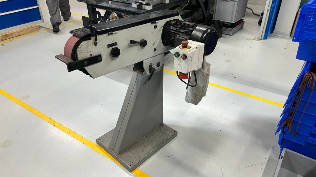 Professionele Schuurbandmachine, Ophalen, Gebruikt, 1200 watt of meer, Bandschuurmachine