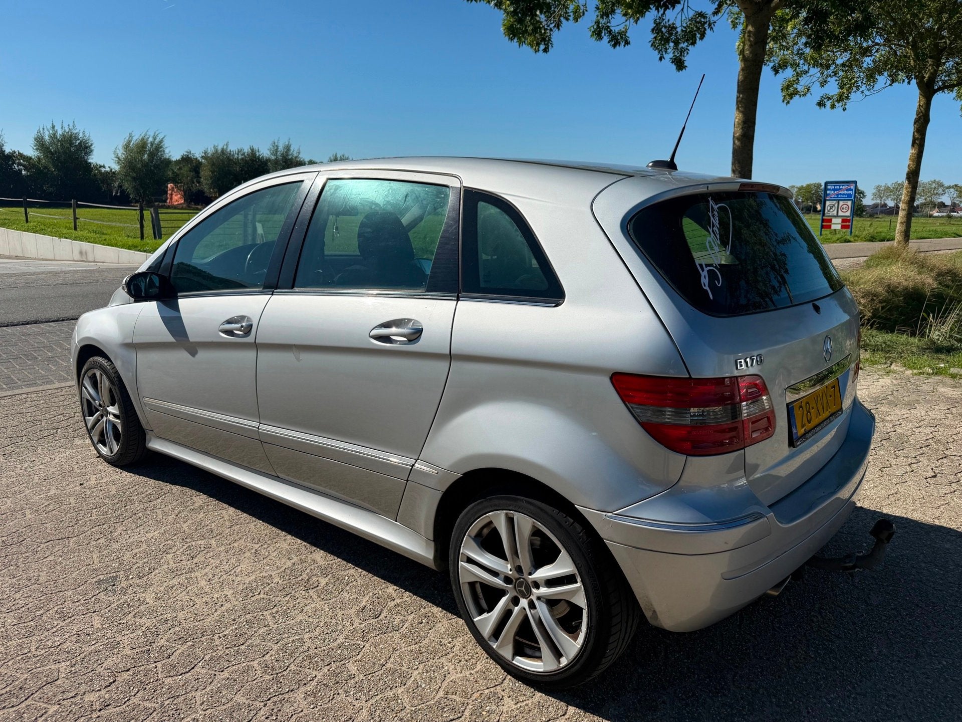 Mercedes-Benz B-klasse 170 Automaat ! Nieuwe APK !, Auto's, Stof, Gebruikt, Zwart, 4 cilinders