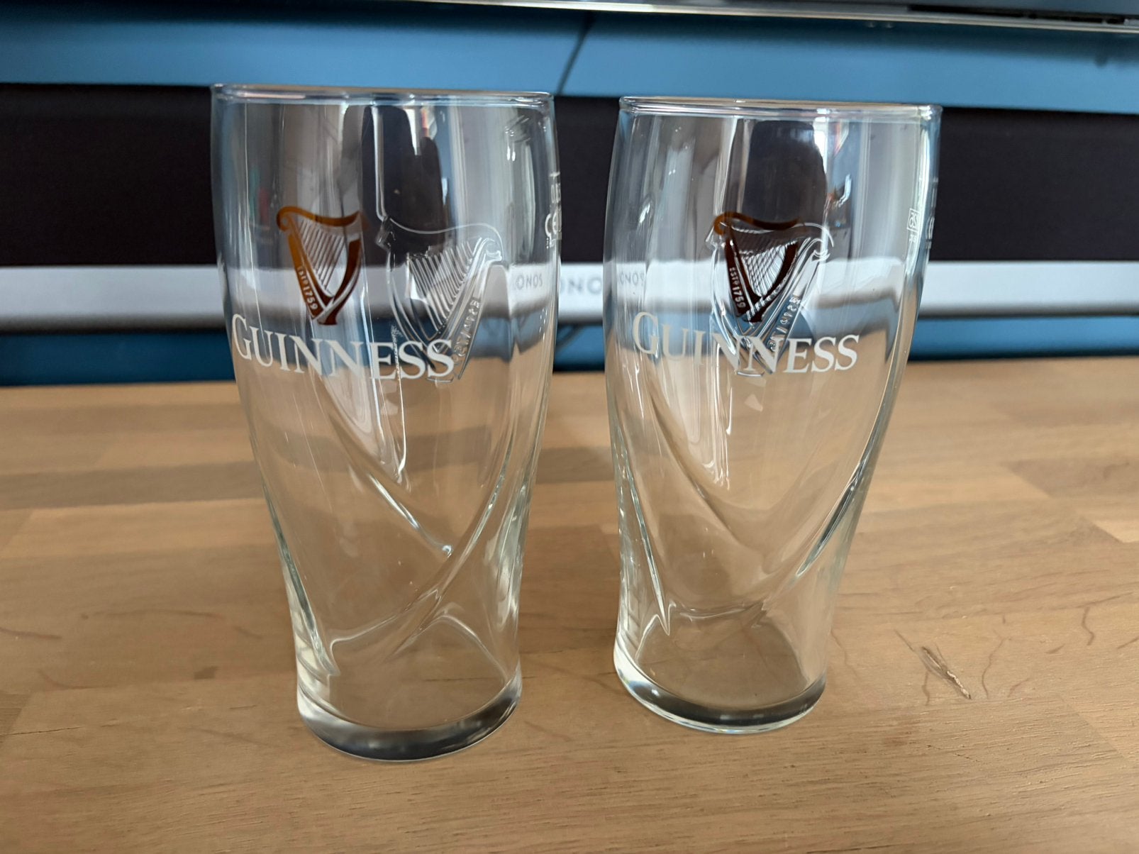 2 guinness pint bierglazen, Ophalen of Verzenden, Zo goed als nieuw, Bierglas