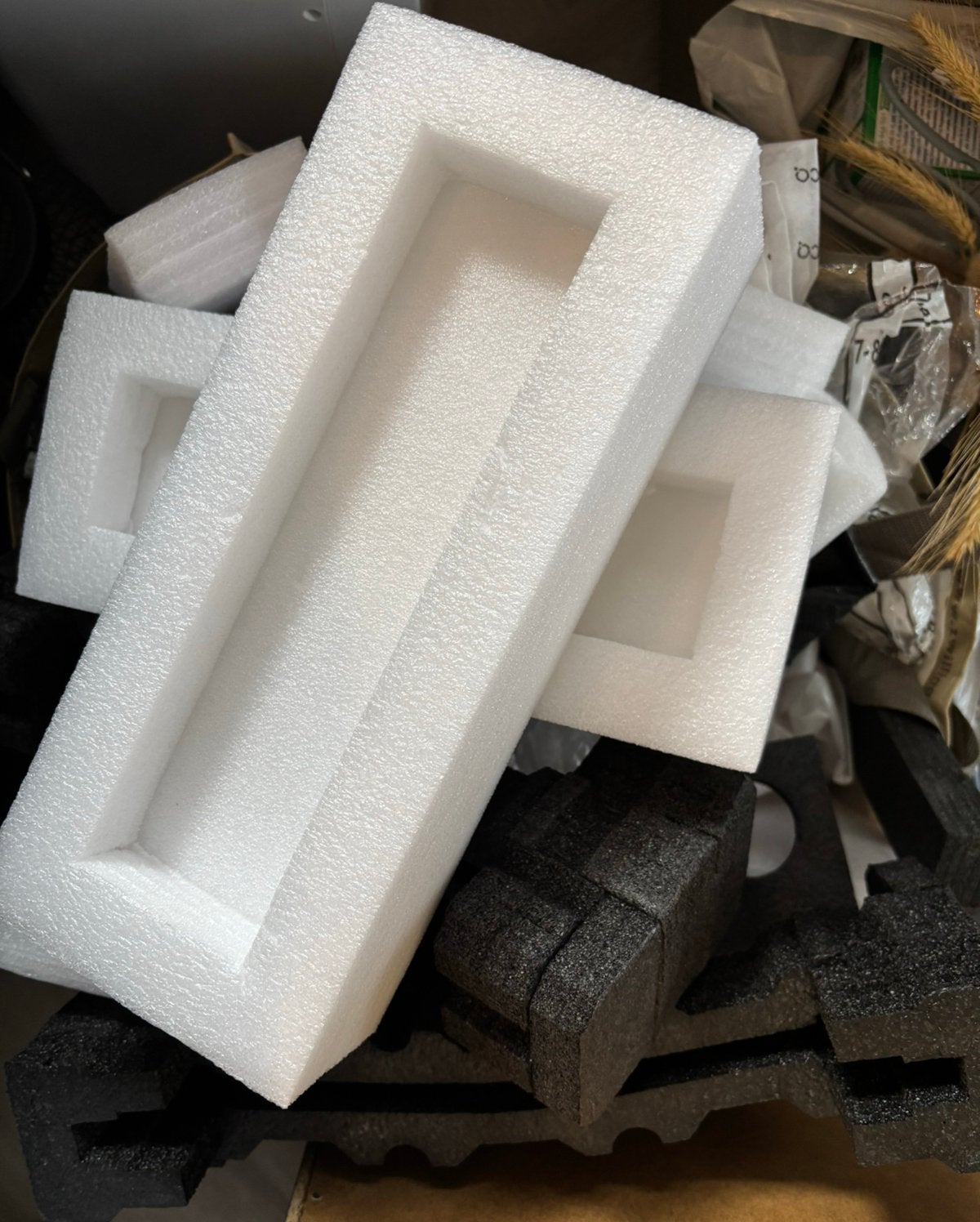 Bag full of foam pieces for packaging, Doe-het-zelf en Verbouw, Ophalen, Gebruikt, Bakstenen
