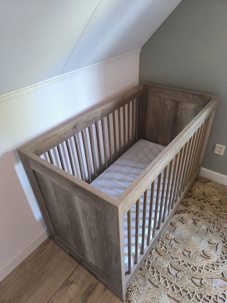 Babykamer Kidsmill Brent commode, ledikant, wandplank, Kinderen en Baby's, Ophalen, Zo goed als nieuw, Jongetje of Meisje